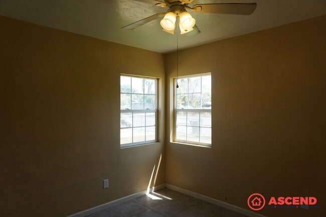 Foto del edificio - Charming 2 Bed / 1 Bath in 93305 – Pet-Friendly with Pest Control Included!