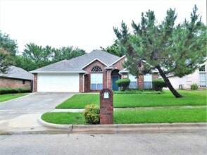 Building Photo - 516 Chateau Ct
