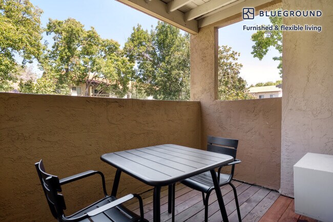 Foto del edificio - 1600 Villa St