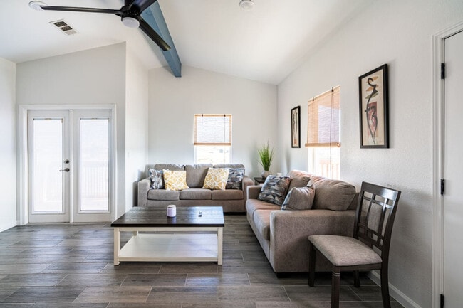 Building Photo - 920 17th St