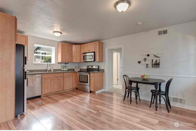 Foto del edificio - 8147 9th Ave SW