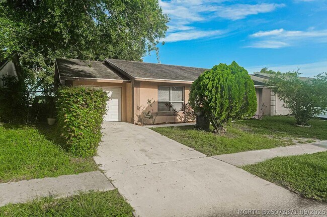 Foto del edificio - 6098 Westfall Rd