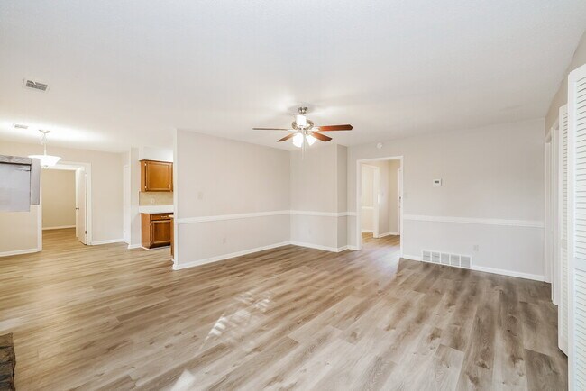 Building Photo - 7965 Meadow Trail Dr