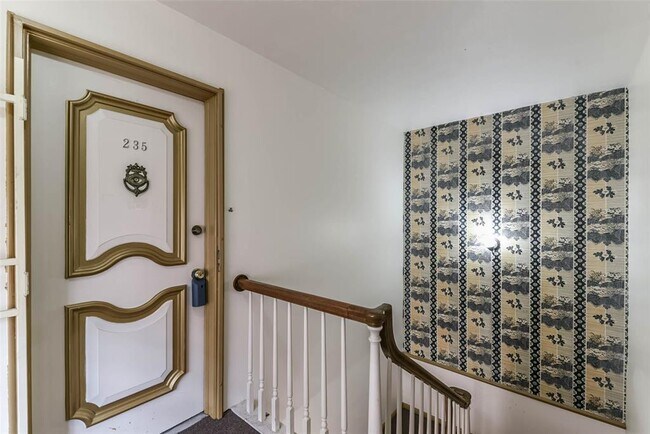 Foto del edificio - 7600 Burgoyne Rd
