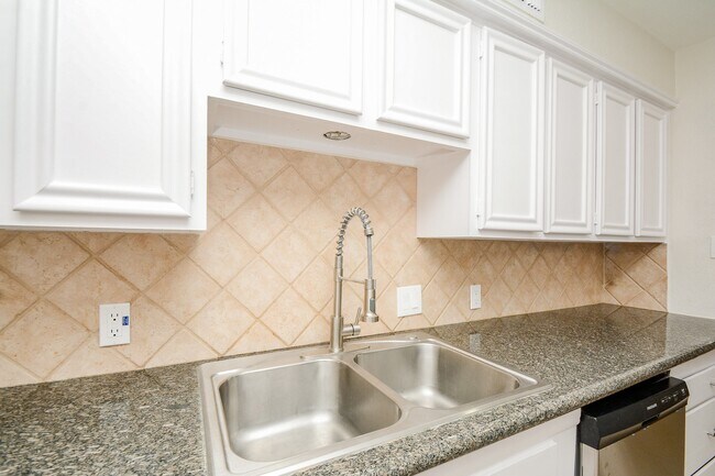 Building Photo - 13282 Trail Hollow Dr