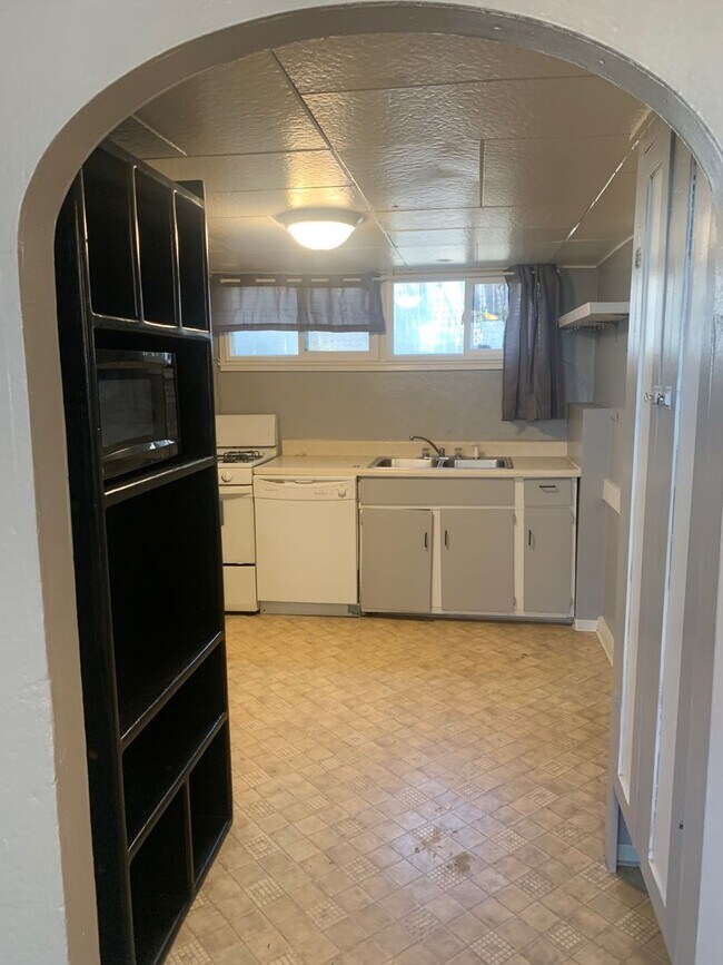 Building Photo - 615 19th St