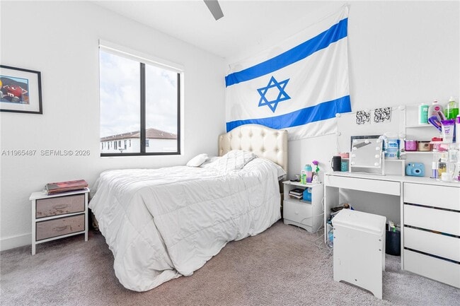 Foto del edificio - 817 NE 211th St