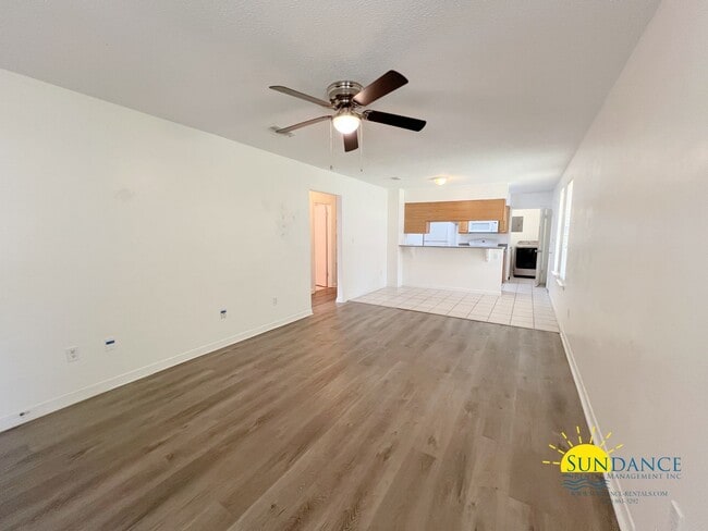 Building Photo - Inviting 2 Bedroom Duplex in Crestview!