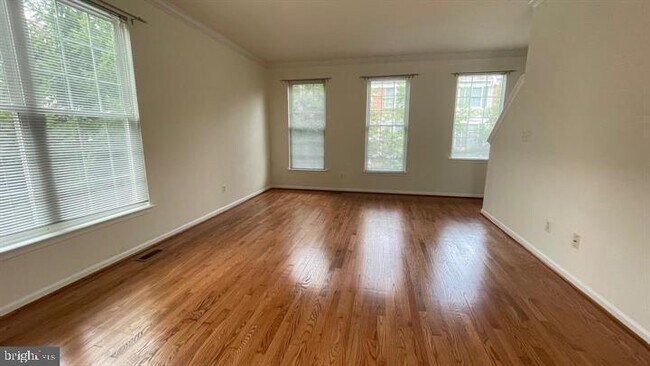 Foto del edificio - 42760 Hollingsworth Terrace
