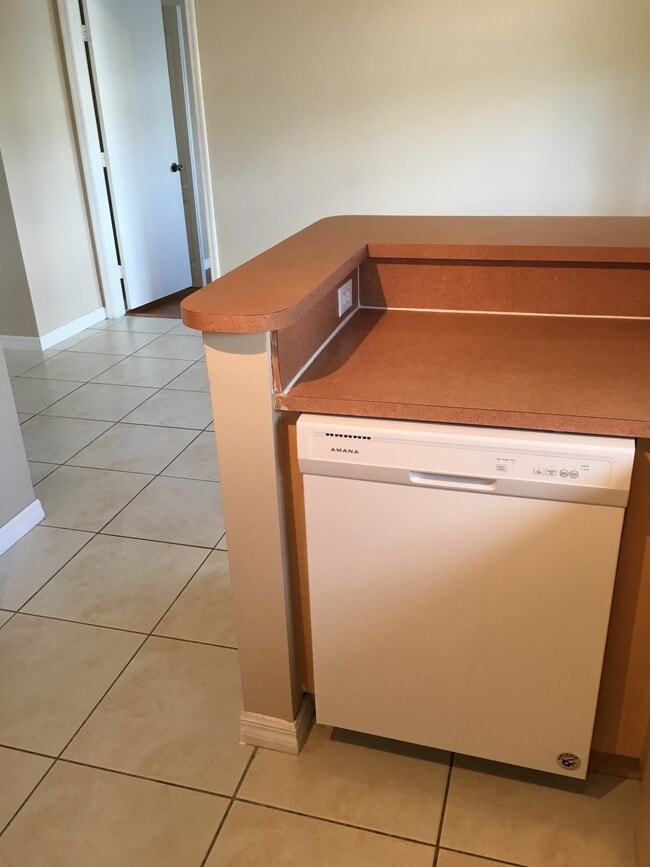 Building Photo - 1261 SE 27th St