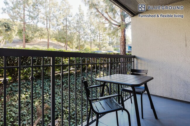 Foto del edificio - 3654 Barham Blvd