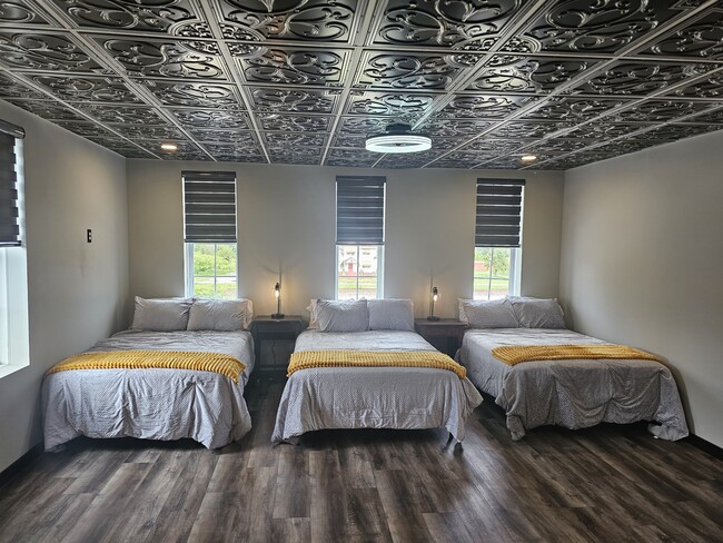 Building Photo - 223 Main St