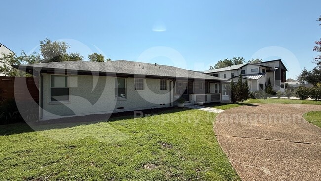 Photo - 6458 Royal Ln House