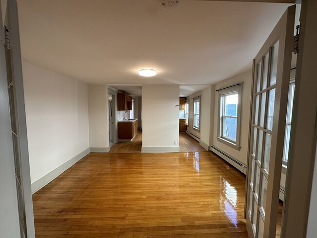 Building Photo - 86 Elm St