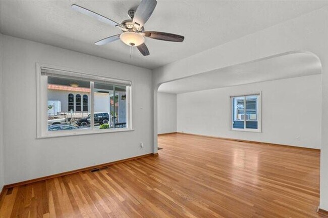 Foto del edificio - 112 College Way