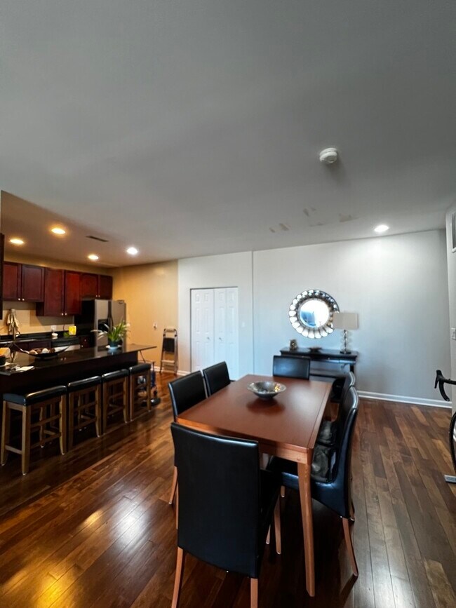 Foto del edificio - 5300 N Lincoln Ave