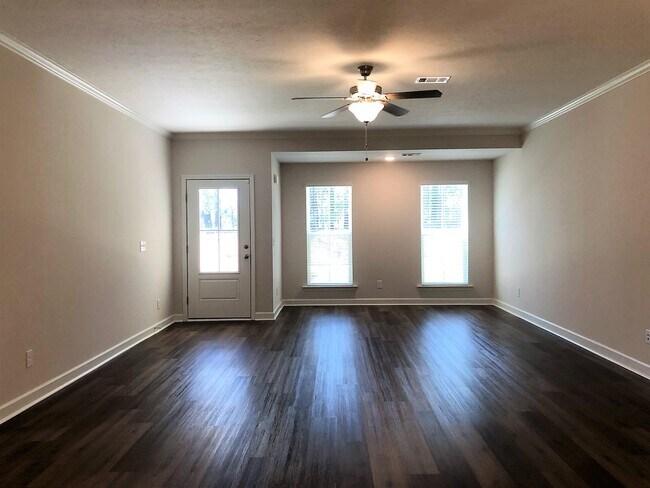 Foto del edificio - 3056 Stanhope Dr