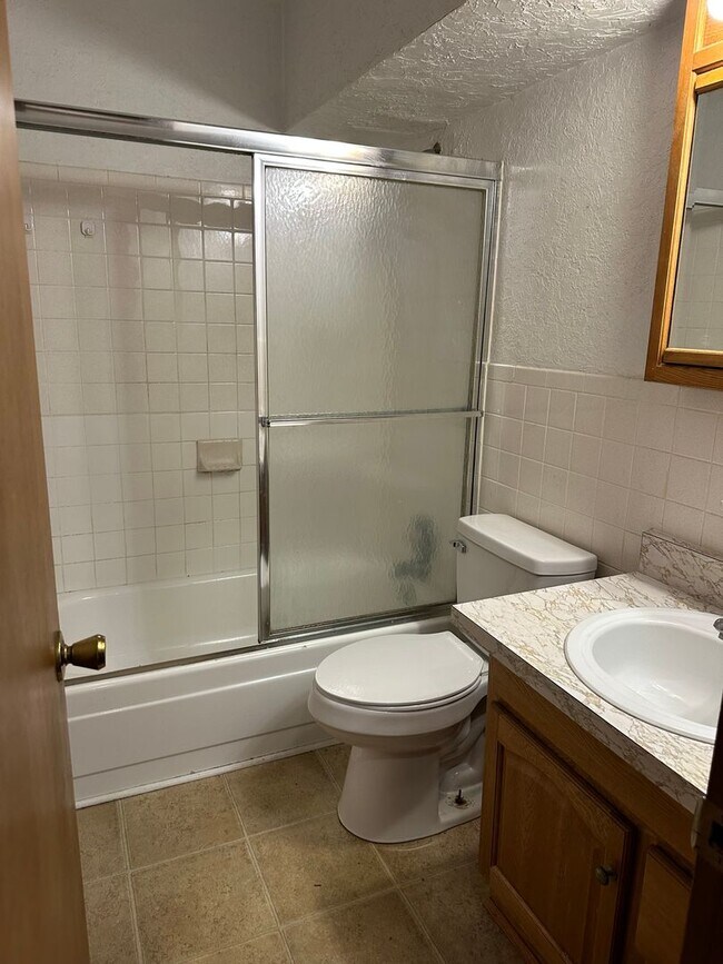 Foto del edificio - 2 BEDROOM 1 BATHROOM APARTMENT FOR RENT