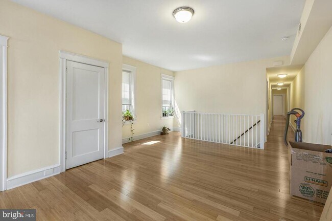 Foto del edificio - 6168 Ridge Ave