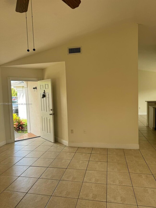 Building Photo - 9848 SW 117th Pl