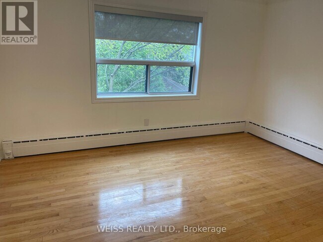Photo du bâtiment - 517-517 Eglinton Ave W