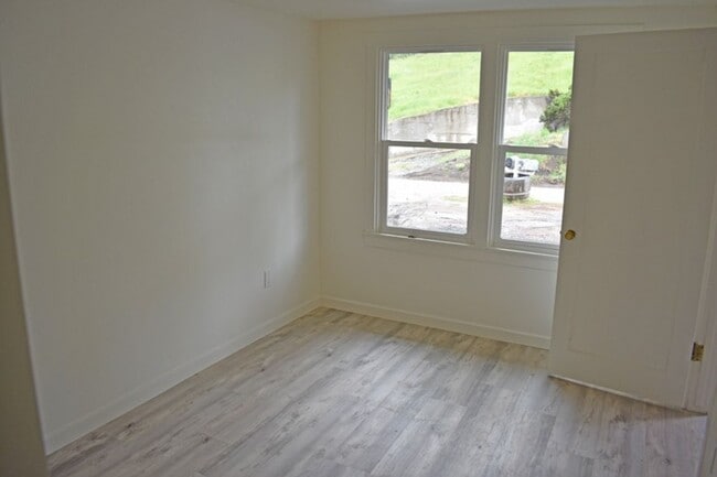 Foto del edificio - 432 Old Creek Rd