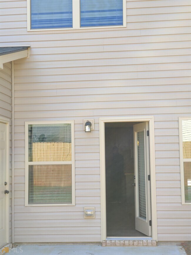 Foto del edificio - 132 Camellia Ct