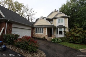 Building Photo - 1090 Oakwood Dr
