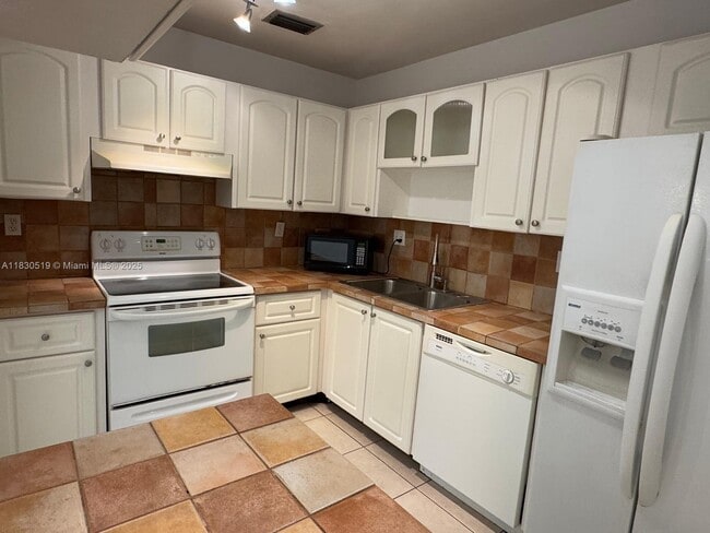 Foto del edificio - 10441 Mahogany Key Cir