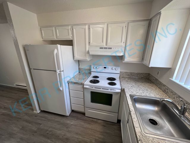 Foto del edificio - Charming Troutdale 3-Bedroom Multiplex wit...