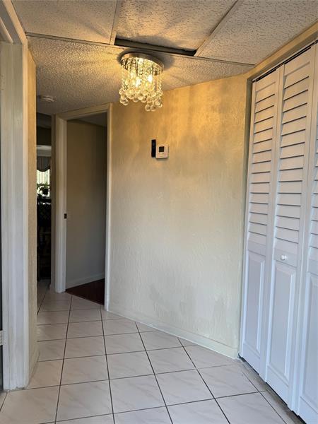 Foto del edificio - 9400 Lime Bay Blvd