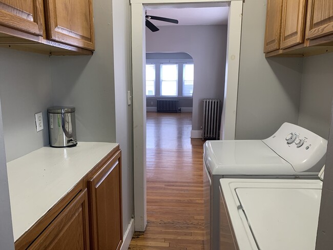 Building Photo - 30 Putnam Rd