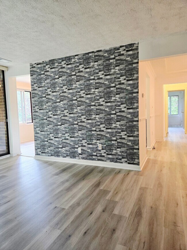 Foto del edificio - 8729 Hayshed Ln
