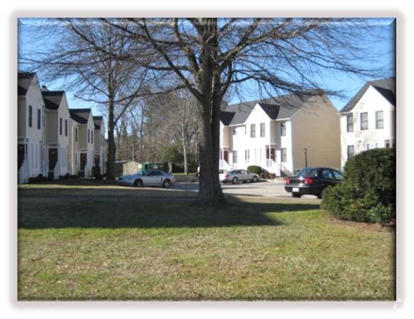 Building Photo - 2024 Elmhurst Ln