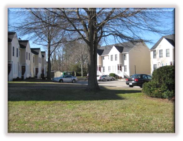 Foto principal - 2024 Elmhurst Ln