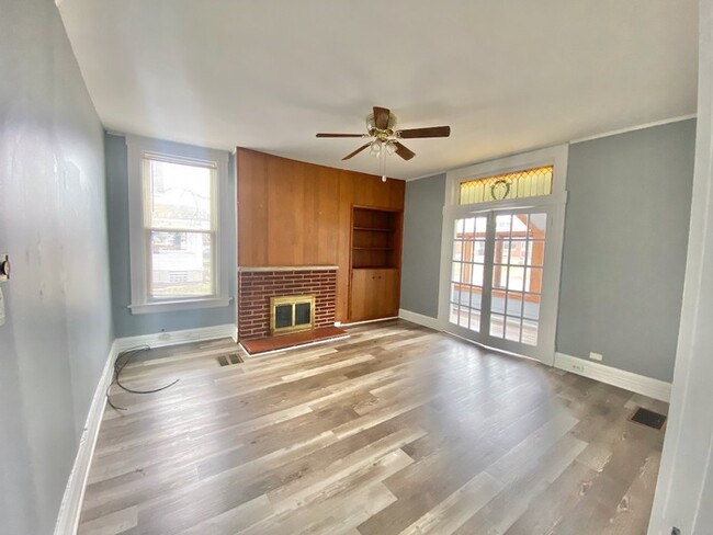 Building Photo - Homey Heartwell House with First Floor Mas...