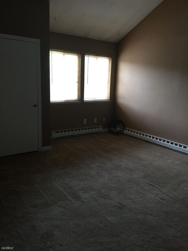 Building Photo - 2 br, 1 bath Condo - 422 Emmett St Apt L