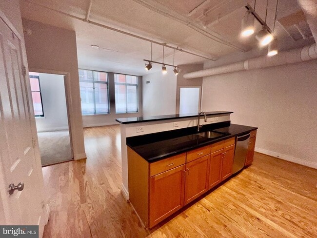 Building Photo - 1205 N Garfield St