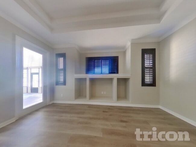 Building Photo - 6300 Falcon Lair Dr