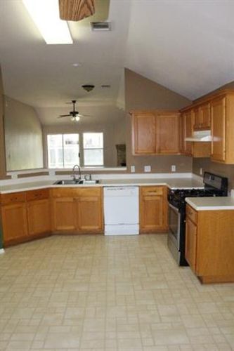Building Photo - 715 Spring Brook Ln