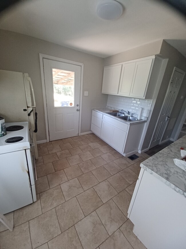 Foto del edificio - 10512 Litz Ave