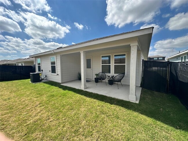 Foto del edificio - 9613 Oxbow Strap Dr