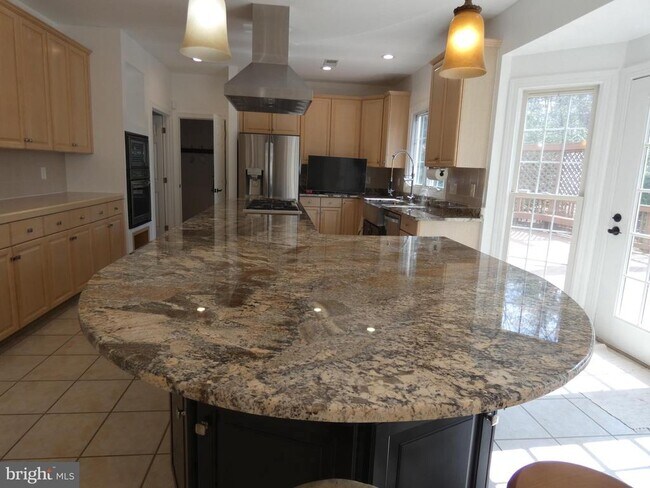 Foto del edificio - 6422 Lake Meadow Dr