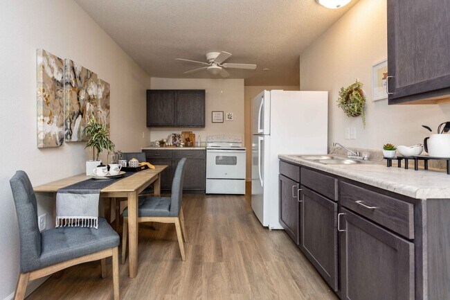 Foto del edificio - 2 Bedroom, Single-story Townhomes for rent...
