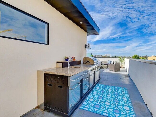 Foto del edificio - RARE Luxurious 3 Bedroom + Office in Hillcrest / Mission Hills