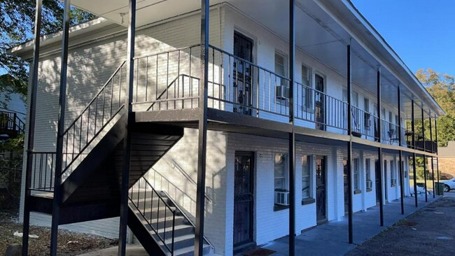 Building Photo - 519 Simpson Ave