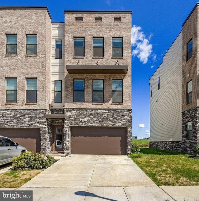 Building Photo - 869 Amity St