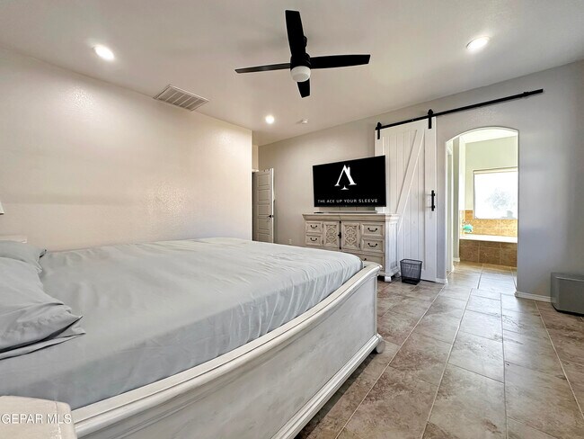 Building Photo - 5037 Lone Cactus Ct