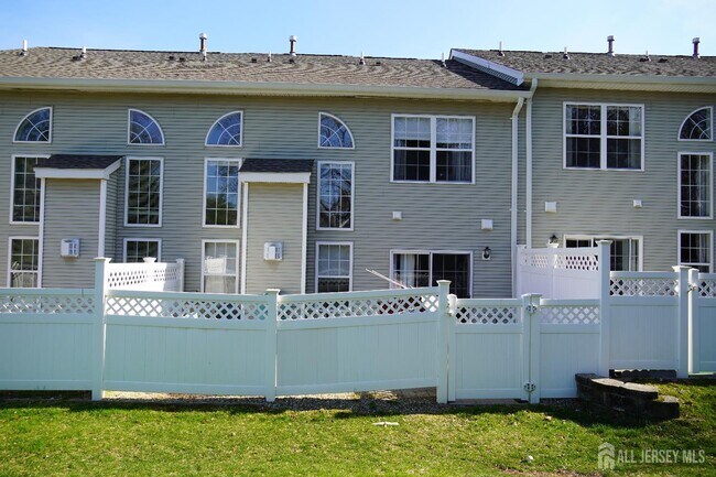 Foto del edificio - 102 Wellington Park Dr