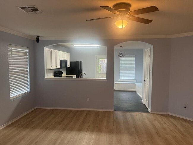 Building Photo - 207 Mesa Dr